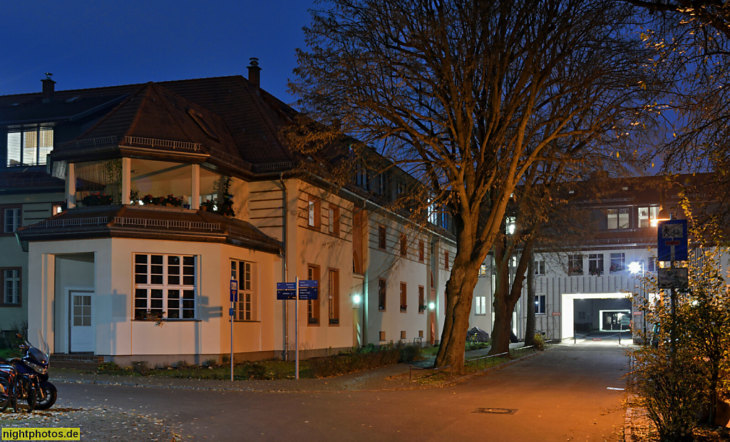 Berlin Schöneberg. Wohnsiedlung Lindenhof der GeWoSüd. Torhaus. Wiederaufbau 1953-1954 von Architekten Franz-Heinrich Sobotka und Gustav Müller. Reglinstrasse 25-28