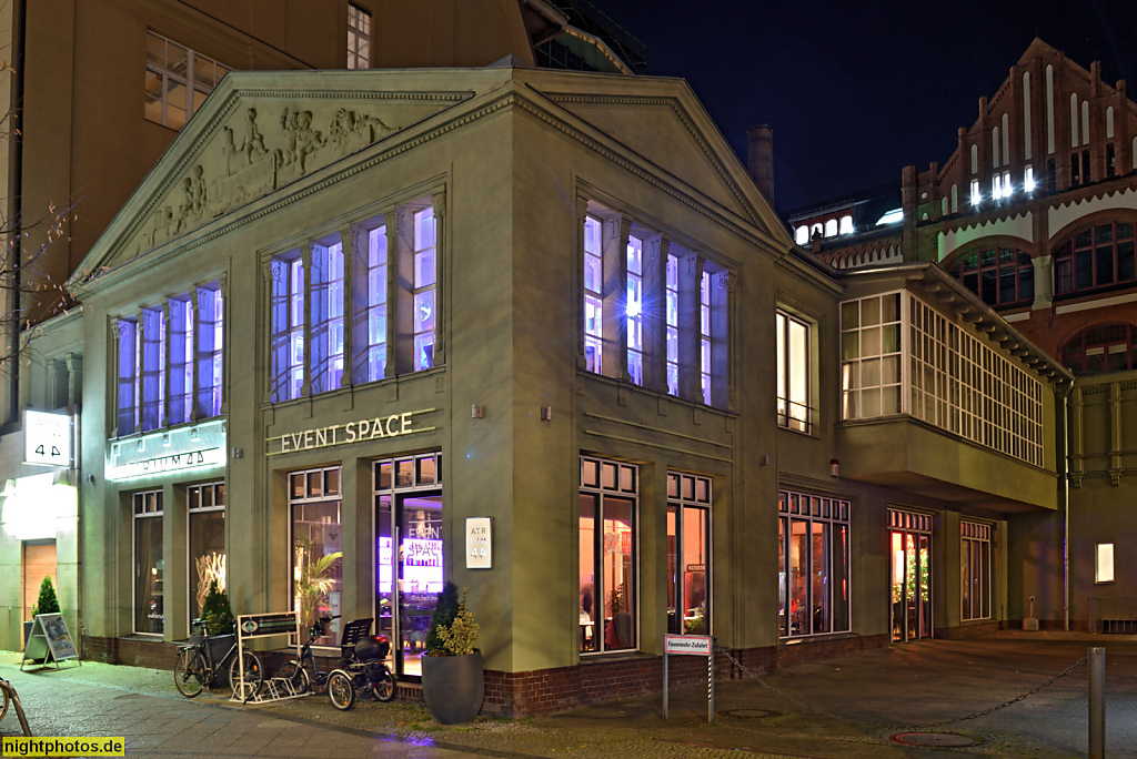 Berlin Friedenau. Atrium 44 Event Space mit Tanzschule. Erbaut 1912-1913 von Albert Paeseler als Werkstattgebäude der Goerzhöfe für die Optische Anstalt C. P. Goerz. Rheinstrasse 44