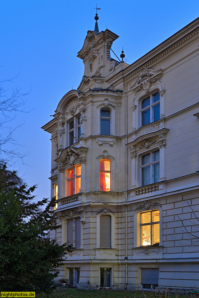 Berlin Schöneberg. Altbau Mietvilla erbaut 1891-1892 von Emil Schütze mit neobarocken Stuck für Wilhelm Herms. Wilhelm-Hauff-Strasse 10