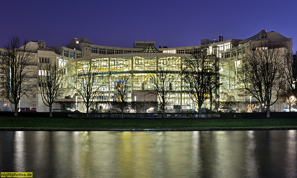 Berlin Charlottenburg. Fraunhofer-Institut für Produktionsanlagen und Konstruktionstechnik IPK. Institut für Werkzeugmaschinen und Fabrikbetrieb (IWF). Erbaut 1982-1986 als PTZ von Prof. Gerd Fesel und Prof. Peter Bayerer. Pascalstrasse 8-9. Leitung 1986-