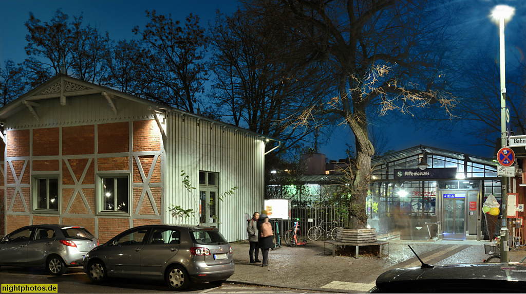 Berlin Schöneberg. Ehemaliges Bahnhofsgebäude und Unterführung des S-Bahnhofs Friedenau erbaut 1874 als Stationsgebäude. Umbau 1889-1891. Saniert 1999-2004. Bahnhofstrasse