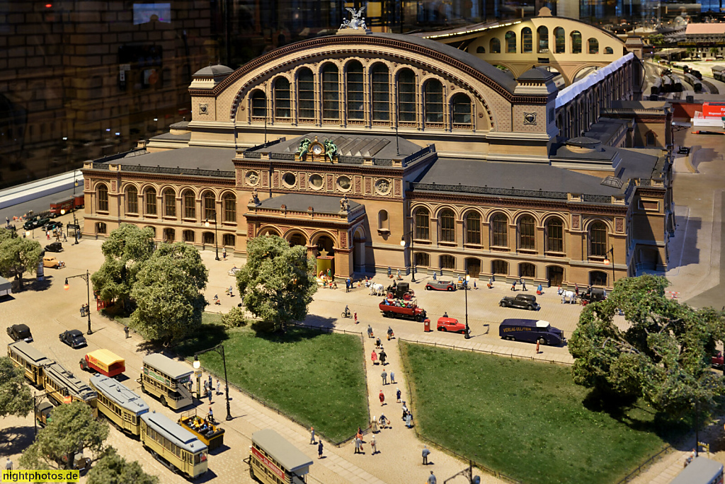 Berlin Kreuzberg. Deutsches Technikmuseum. Lokschuppen. Rekonstruiertes Modell des Anhalter Bahnhofs vor der Zerstörung im Krieg