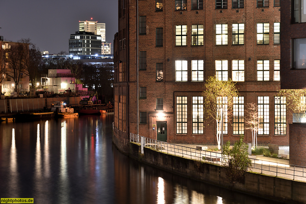 Berlin Mitte Moabit. Gewerbehof. Erbaut ab 1865 als Bleicherei und Maschinenfabrik Friedrich Gebauer. Speicherhaus aus Backstein mit Mansarddach erbaut 1910 von Julius Lichtenstein