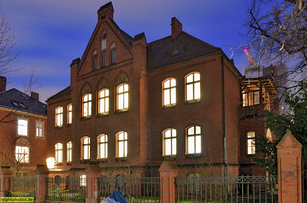 Berlin Steglitz. Lernwerk und Jugendkeller der Matthäusgemeinde. Als Pfarrhaus erbaut 1897 von A. Westphal. Rothenburgstrasse 32