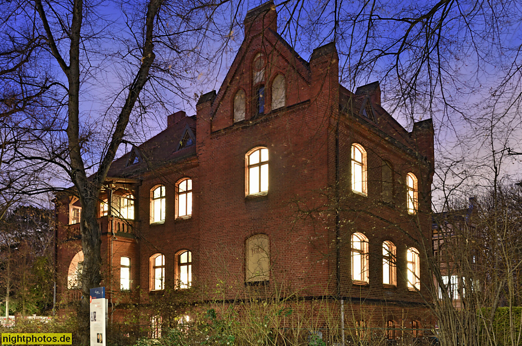 Berlin Steglitz. Lernwerk und Jugendkeller der Matthäusgemeinde. Als Pfarrhaus erbaut 1897 von A. Westphal. Rothenburgstrasse 32