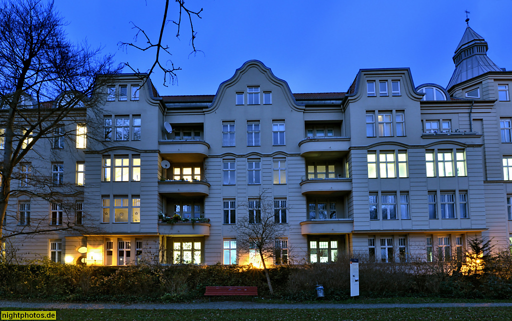 Berlin Steglitz. Mietshaus am früheren Standort der Gemeindeschule. Schlossstrasse 42