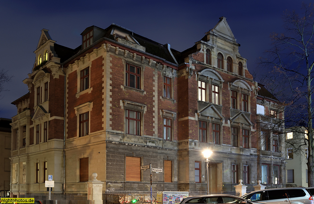 Berlin Steglitz. Mietshaus erbaut 1892-1893 von K. Flemming mit übergiebelten Mittelrisaliten. Wrangelstrasse 5