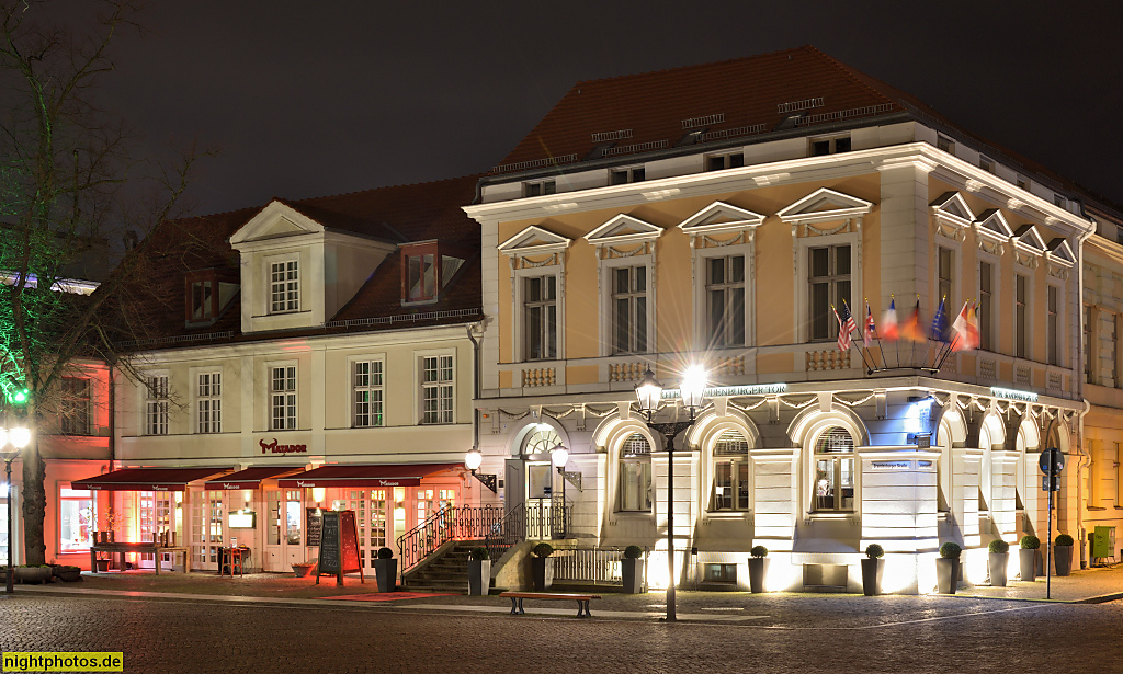 Potsdam. Restaurant Matador. Wohnhaus erbaut um 1736 als barockes Typenhaus. Hotel Brandenburger Tor erbaut 1785 von Johann Rudolf Heinrich Richter als bürgerliches Wohnhaus Brandenburger Str. 1 und 2