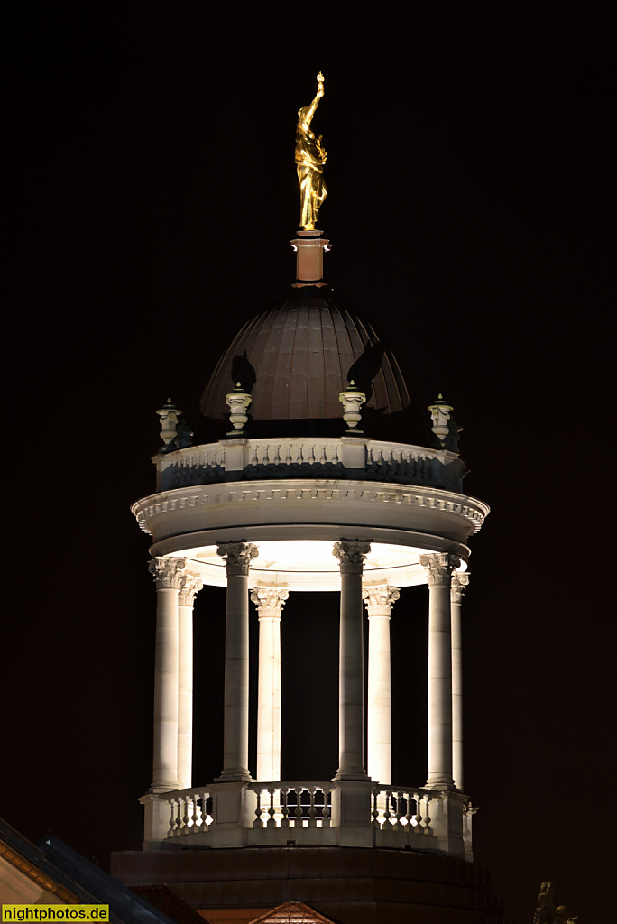 Potsdam. Monopteros mit goldener Caritas Figur auf dem Grossen Militärwaisenhaus. Erbaut 1771-1777 von Carl von Gontard fuer Friedrich II. im spätbarocken Stil. Lindenstrasse 34