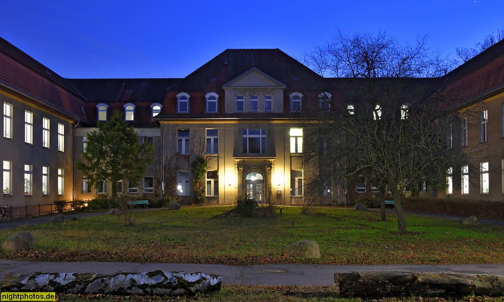 Berlin Reinickendorf. Bezirksamt Reinickendorf Gesundheitsamt seit 1985. Haus 4. Erbaut 1908-1910 von Mohr und Weidner als Humboldtkrankenhaus. Teichstrasse 65