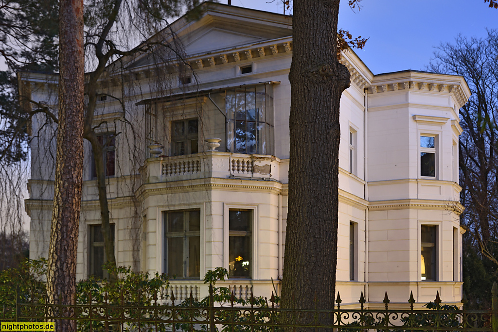 Berlin Steglitz. Villa erbaut 1888 als Wohnhaus von und durch Emil Meyer für Anna Fehlert. Umbau 1909 von Leibnitz. Lepsiusstrasse 101