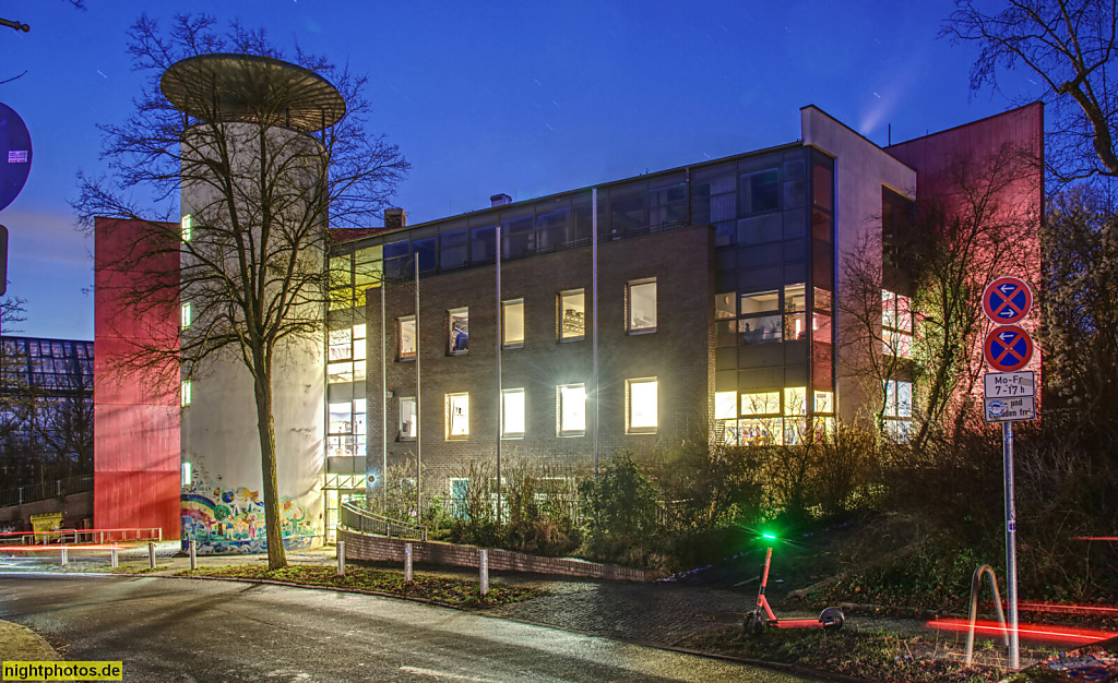 Berlin Steglitz. Kindertagesstätte John F. Kennedy Friendschip Center e.V. KiTa Am Fichtenberg 16