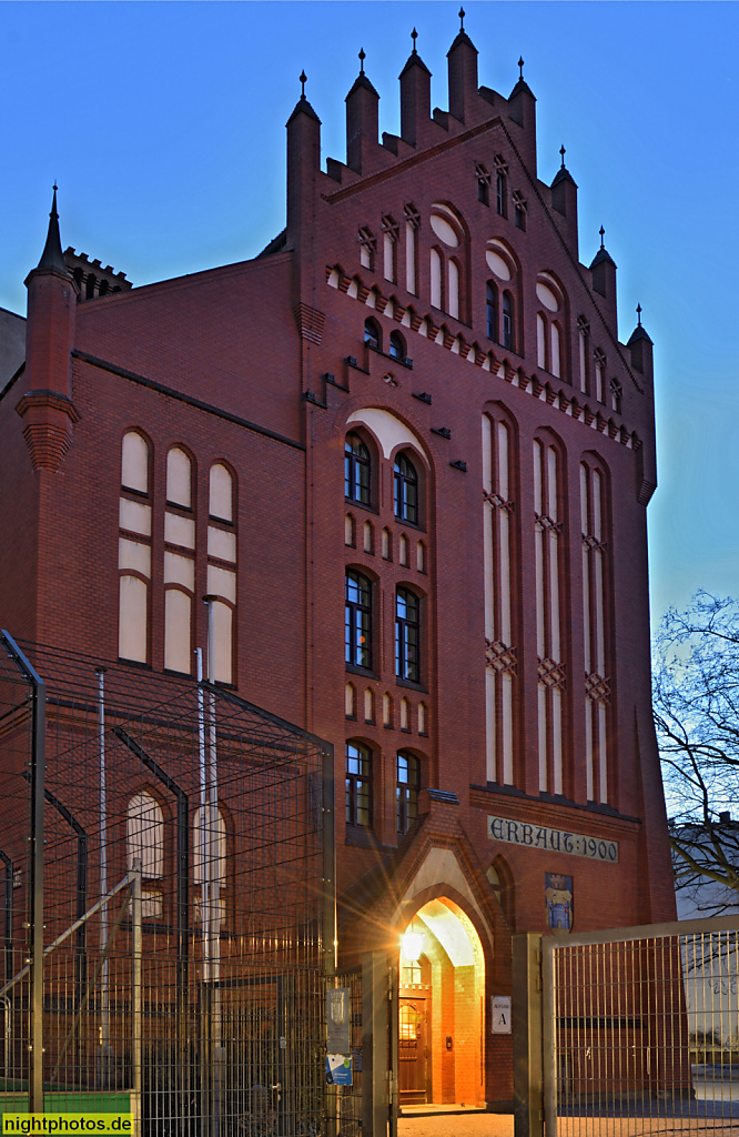 Berlin Charlottenburg. Joan-Miro-Grundschule. Erbaut 1899-1900 als 19. und 20. Gemeindeschule von Paul Bratring. Ehemalige Kaiser-Friedrich-Schule. Knesebeckstrasse 25 und Bleibtreustrasse 43