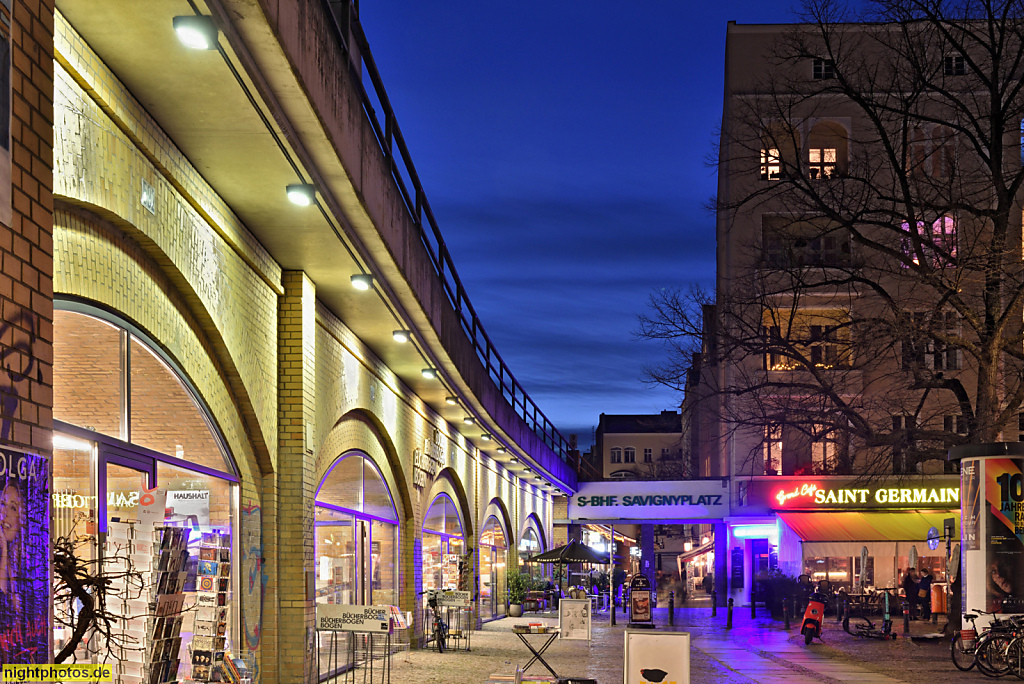 Berlin Charlottenburg. Bücherbogen am Savignyplatz im Stadtbahnbogen 592-595. Viaduktbögen erbaut für die Stadtbahn 1881. Umbau zur Buchhandlung von Gerhard Spangenberg 1980