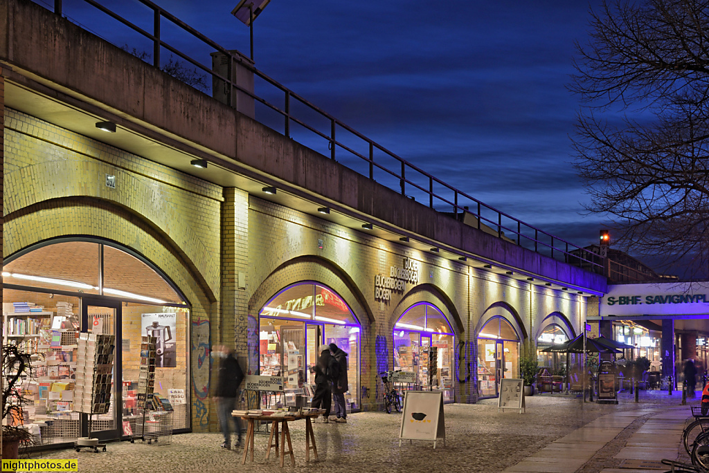 Berlin Charlottenburg. Bücherbogen am Savignyplatz im Stadtbahnbogen 592-595. Viaduktbögen erbaut für die Stadtbahn 1881. Umbau zur Buchhandlung von Gerhard Spangenberg 1980