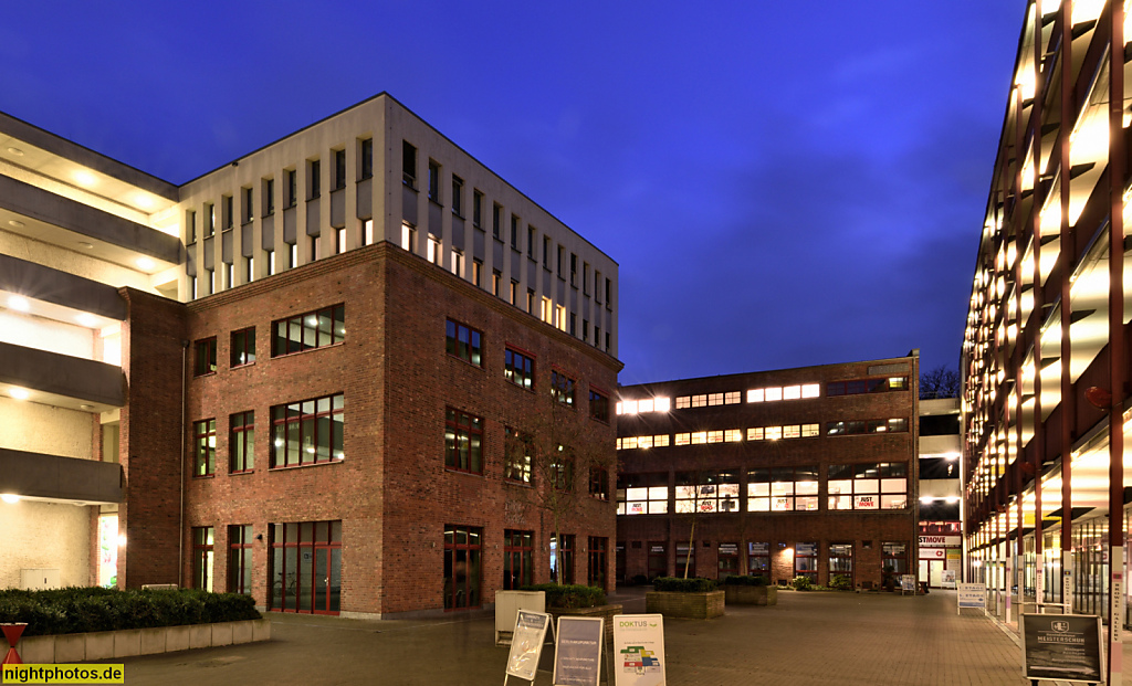 Berlin Kreuzberg im Hof der Bergmannstrasse 5. Ehemals Schalthaus des Abspannwerks. Erbaut 1929 von Hans Heinrich Müller. Umbau zum Ärztehaus 2006-2008