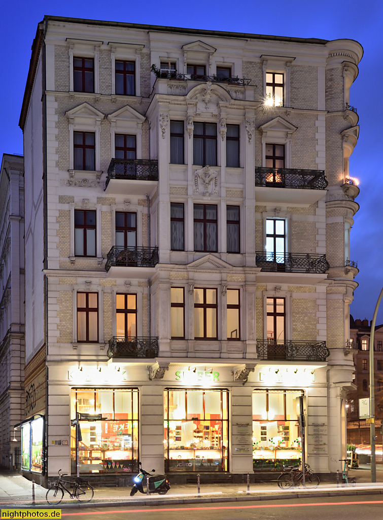 Berlin Kreuzberg Stuckaltbau als Mietshaus erbaut 1895 von Ferdinand Kallmann. Mehringdamm 73