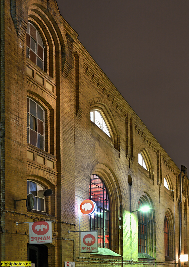 Berlin Kreuzberg. Gewerbehof mit Mampe Spirituosen. Erbaut 1898-1899 von Erdmann und Spindler als Berliner Bierbrauerei AG. Ehemaliges Kesselhaus. Am Tempelhofer Berg 6