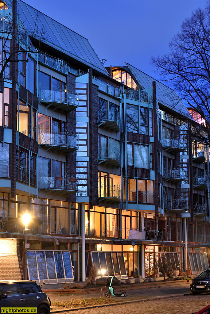 Berlin Wilmersdorf. Wohnanlage für Bundesbedienstete. Erbaut 1998-2003 von Hinrich Baller mit Doris Baller. Tragwerk von Gerhard Pichler. Württembergische Strasse 60-63