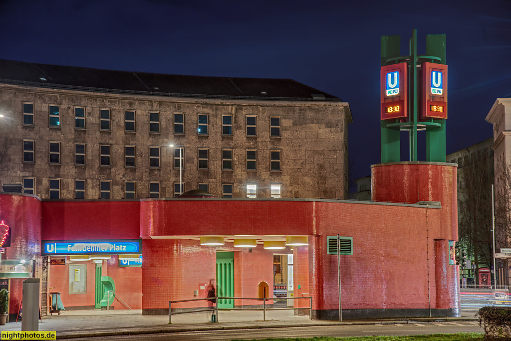 Berlin Wilmersdorf. U-Bahnhof Fehrbelliner Platz. Eingangspavillon zu den Linien U3 und U7. Erbaut 1968-1971 von Rainer Gerhard Rümmler