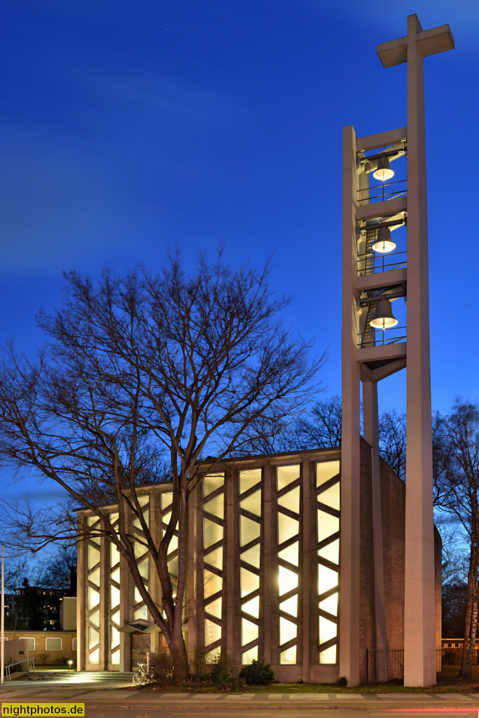 Berlin Mitte Hansaviertel. Katholische St. Ansgar-Kirche erbaut 1956-1957 von Willy Kreuer. Klopstockstrasse 31