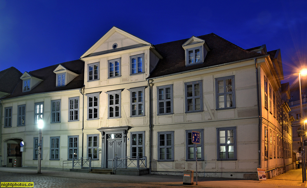 Schwerin. Landtagsverwaltung im Alten Palais. Erbaut 18. Jahrhundert als herzoglicher Wohnsitz für Erbprinz Friedrich Ludwig. Umbau 1837 von Georg Adolf Demmler für Grossherzog Paul Friedrich