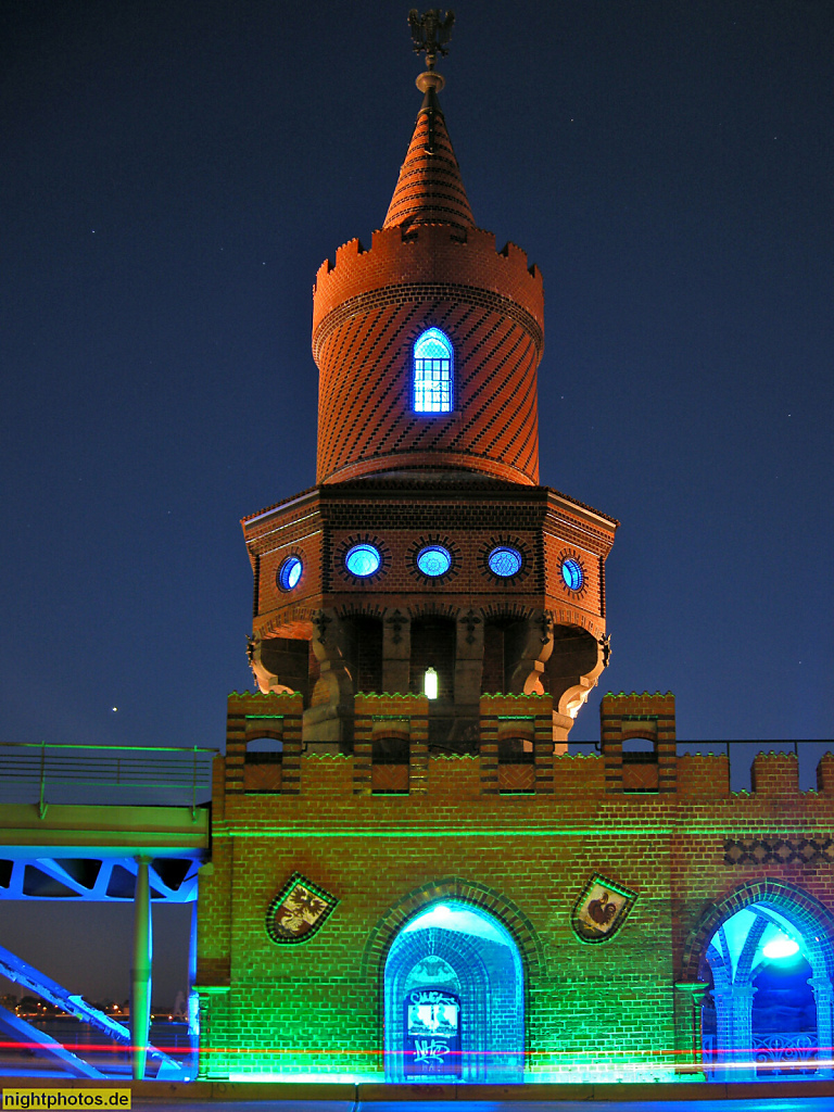 Berlin Friedrichshain Oberbaumbrücke über die Spree. Erbaut 1894 von Stadtbauinspektor Georg Pinkenburg und Architekt Otto Stahn in Neugotik