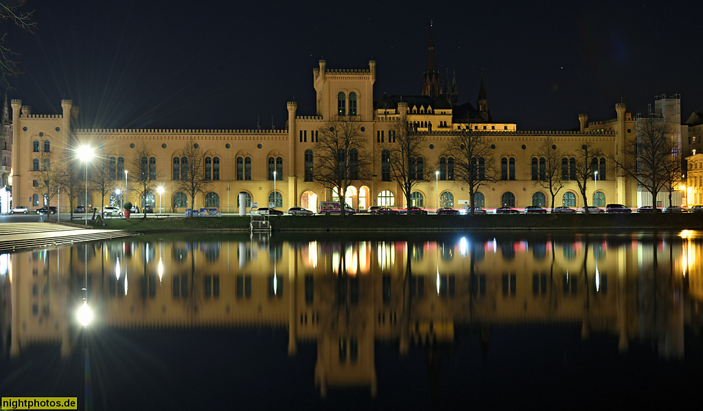 Schwerin. Ministerium für Inneres Bau und Digitalisierung. Erbaut 1840-1844 im klassizistischen Stil von Hofbaumeister Georg Adolf Demmler als Arsenal und Militärhospital. Bauleitung Hermann Willebrand und Gottlieb Ruge. Alexandrinenstraße 1