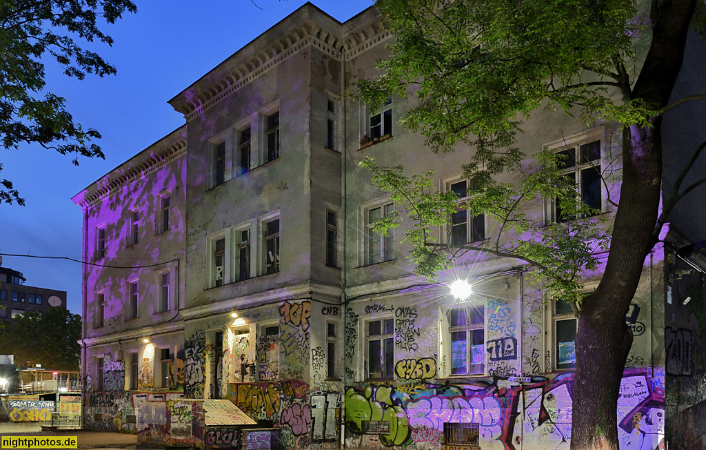 Berlin Friedrichshain. Beamtenwohnhaus des Reichsbahn-Ausbesserungswerkes auf RAW-Gelände. Erbaut um 1896. Revaler Strasse 99