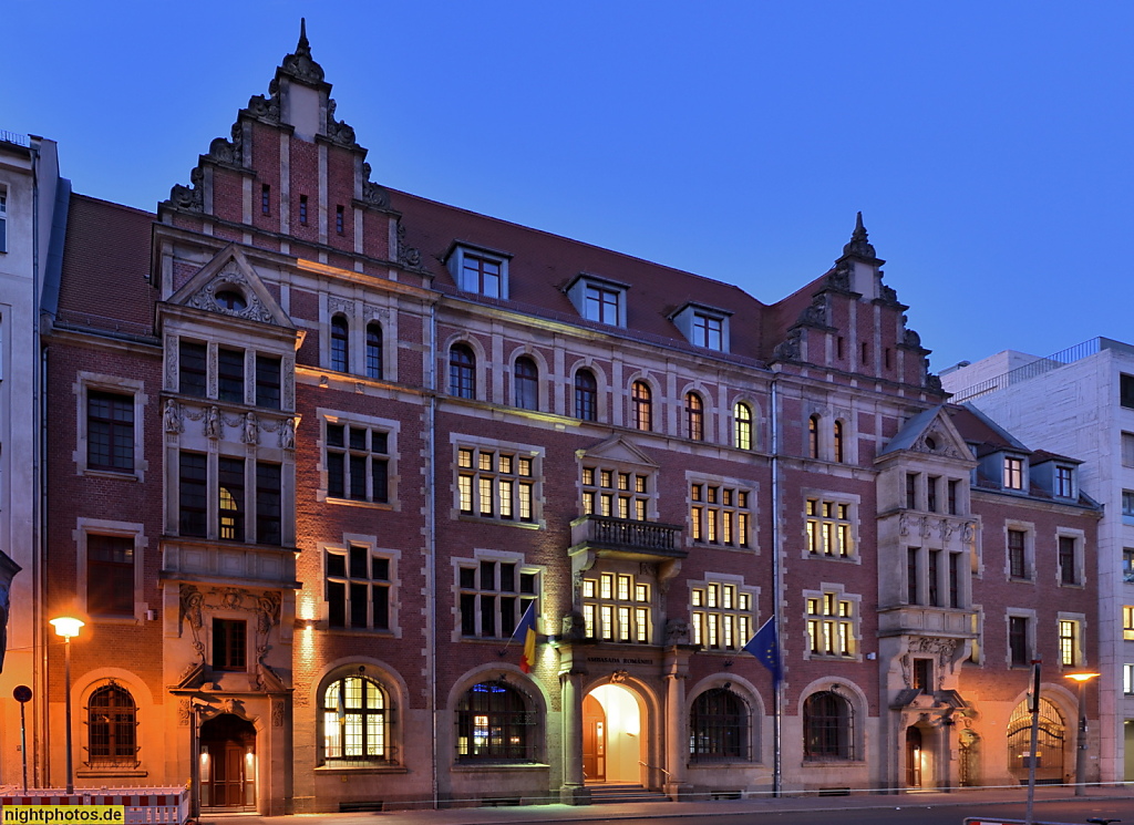 Berlin Mitte Botschaft Rumänien. Erbaut 1905-1906 vermutlich von Wilhelm Walter als Postamt NW7 in Neorenaissance. Innenausbau 1930 von Willy Hoffmann. Dorotheenstrasse 62-66
