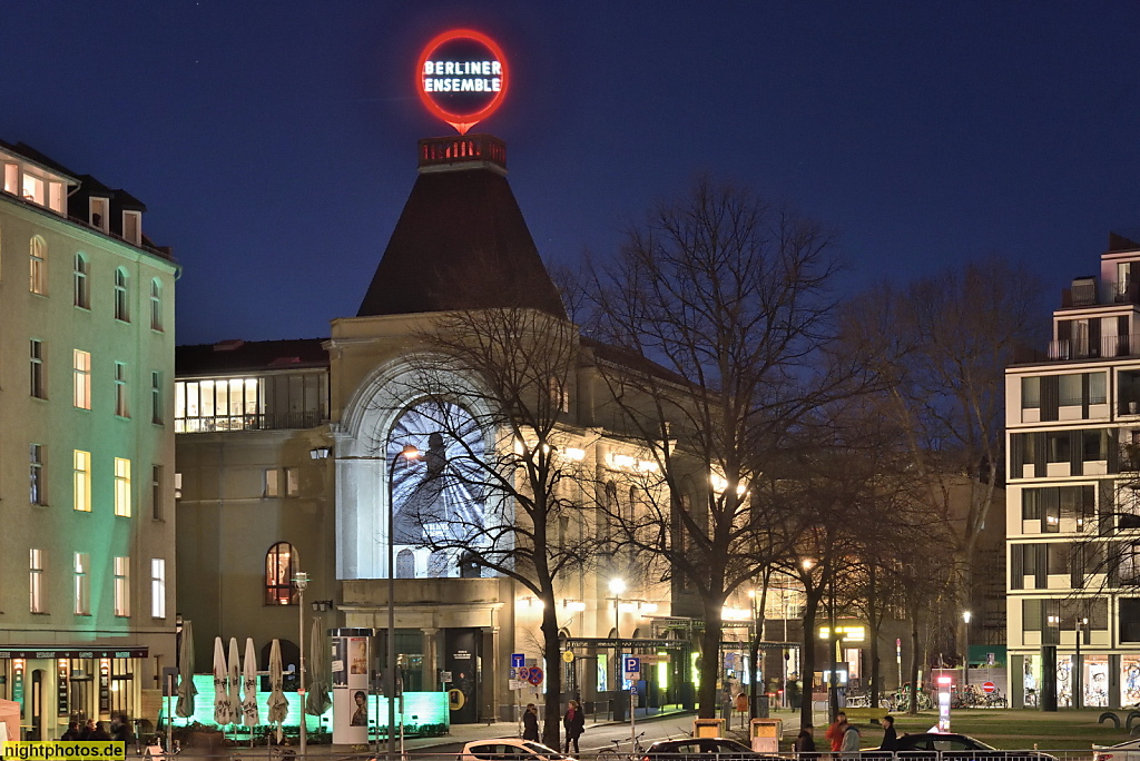 Berlin Mitte Friedrich-Wilhelm-Stadt. Theater Berliner Ensemble erbaut 1891-1892 von Heinrich Seeling für Fabrikbesitzer Hermann Simon. Umbau 1953-1954. Arbeitsstätte Bertolt Brechts. Bertolt-Brecht-Platz 1