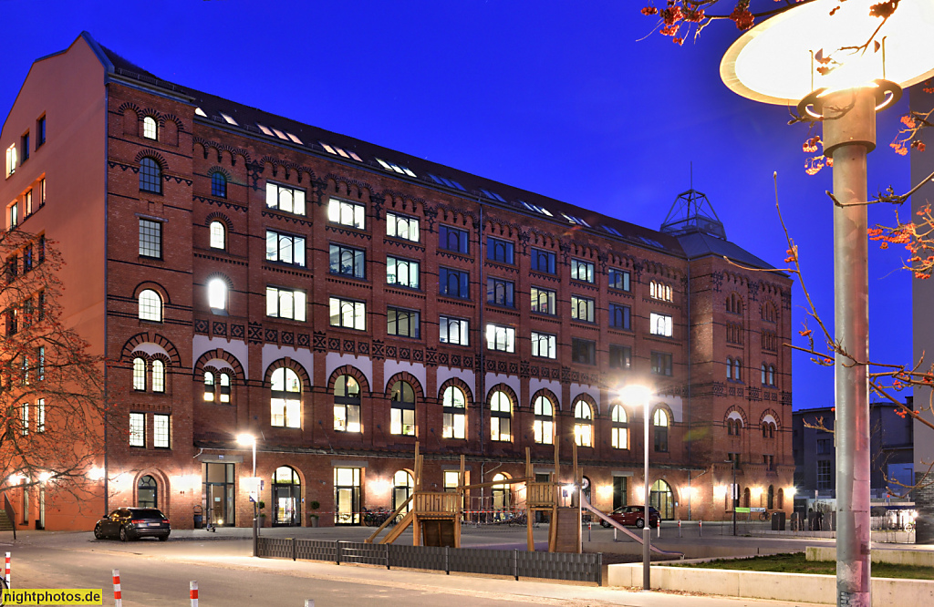 Berlin Friedrichshain. Neue Mälzerei im Forum Friedrichshain. Erbaut 1899 von Ratsbaumeisters Arthur Rohmer als Mechanisch-pneumatische Mälzerei des Böhmischen Brauhaus. Restauriert 2000-2006 durch Architekturbüro nps. Friedenstrasse 91