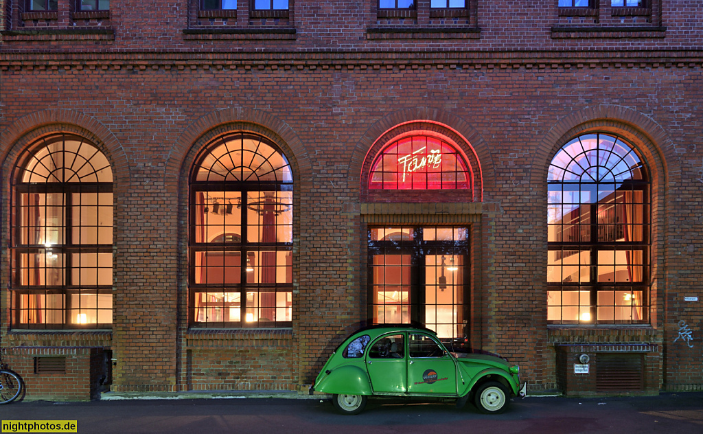 Berlin Kreuzberg. Gewerbehof mit Tanzschule Walzerlinksgestrickt und Yoga Sky Berlin. Erbaut 1885 von Baumeister Zacharias als Hauptgebäude mit Darre und Sudhaus für Habels Brauerei. Am Tempelhofer Berg 7d