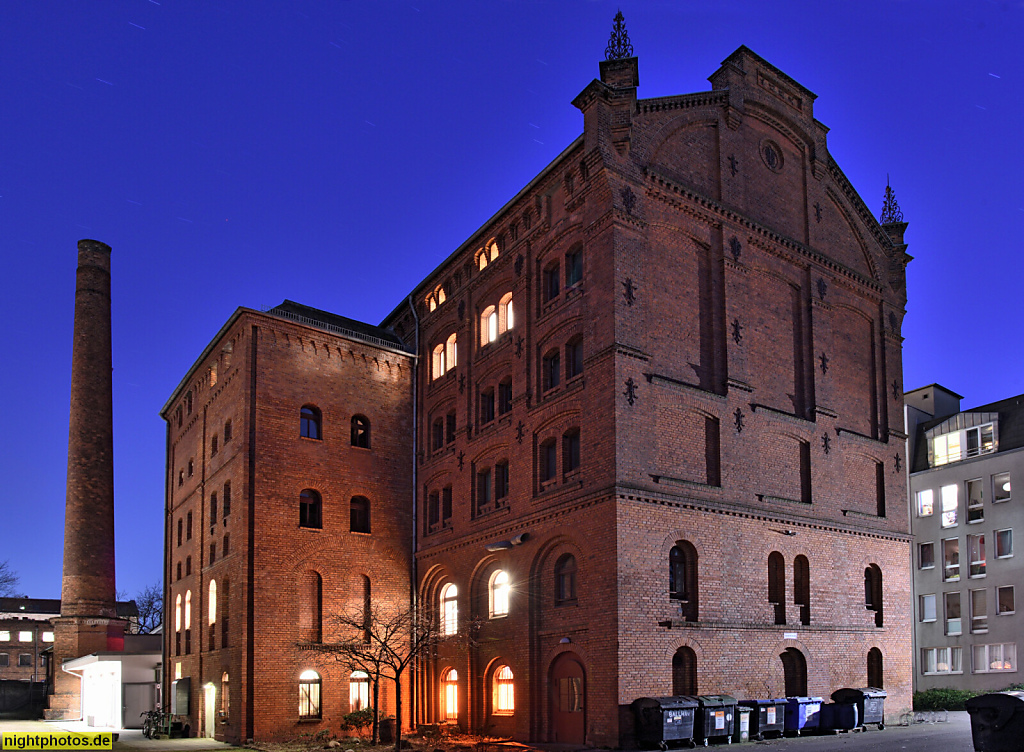 Berlin Kreuzberg. Gewerbehof mit Tanzschule Walzerlinksgestrickt und Yoga Sky Berlin. Erbaut 1885 von Baumeister Zacharias als Hauptgebäude mit Darre und Sudhaus für Habels Brauerei. Am Tempelhofer Berg 7d