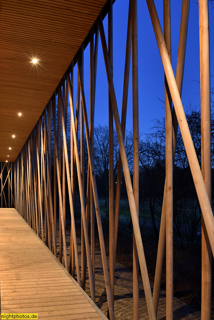 Berlin Neukoelln Britz. Britzer Garten. Umweltbildungszentrum mit Freilandlabor. Erbaut 2017 von Hermann Kaufmann Architekten in Holzbauweise