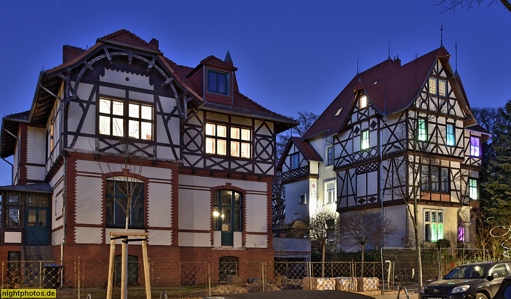 Berlin Lichterfelde. Wohnhaus erbaut 1894 von Georg Böhme und Richard Ney. Kadettenweg 51. Villa erbaut 1893–1894 von Georg Böhme. Kunsthaus der Achim Freyer Stiftung. Kadettenweg 53
