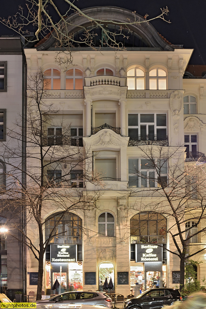 Berlin Wilmersdorf. 'Schloss Uhland' mit Berliner Kaffeerösterei. Erbaut 1900 von und für Engelbert Seibertz in Neobarock. Uhlandstrasse 173-174