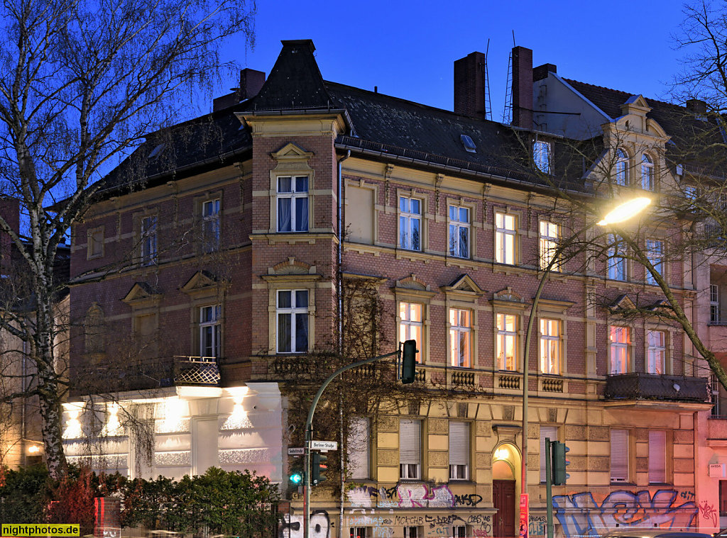 Berlin Zehlendorf. Mietshaus mit Dachturm, Eckerker und Quergiebel erbaut 1893 von Fritz Schirmer für Brunnenmacher Hermann Thurandt. Berliner Strasse 12