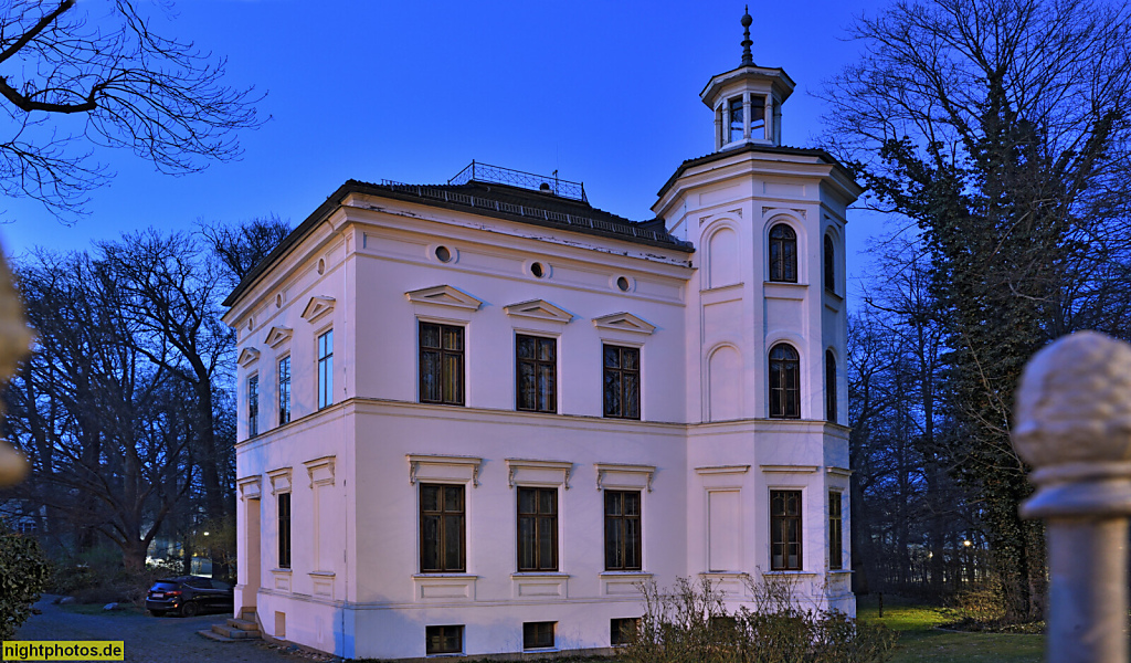 Görlitz. Villa erbaut 1863 fuer Glasfabrikant Th. C. Schulz in Rauscha. Neoklassizistisch. Eckturm mit Dachlaterne. Schützenstrasse 8