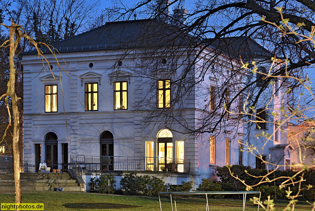 Görlitz. Villa erbaut 1863 fuer Glasfabrikant Th. C. Schulz in Rauscha. Neoklassizistisch. Eckturm mit Dachlaterne. Schützenstrasse 8