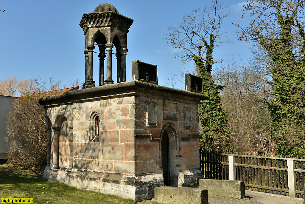 Görlitz Heilig-Grab-Ensemble. Nachbildung der heiligen Stätten erbaut 1481-1504 von Georg Emmerich. Grabkapelle mit gotischem Portal und Wächtersteinen. Heilig-Grab-Strasse 79