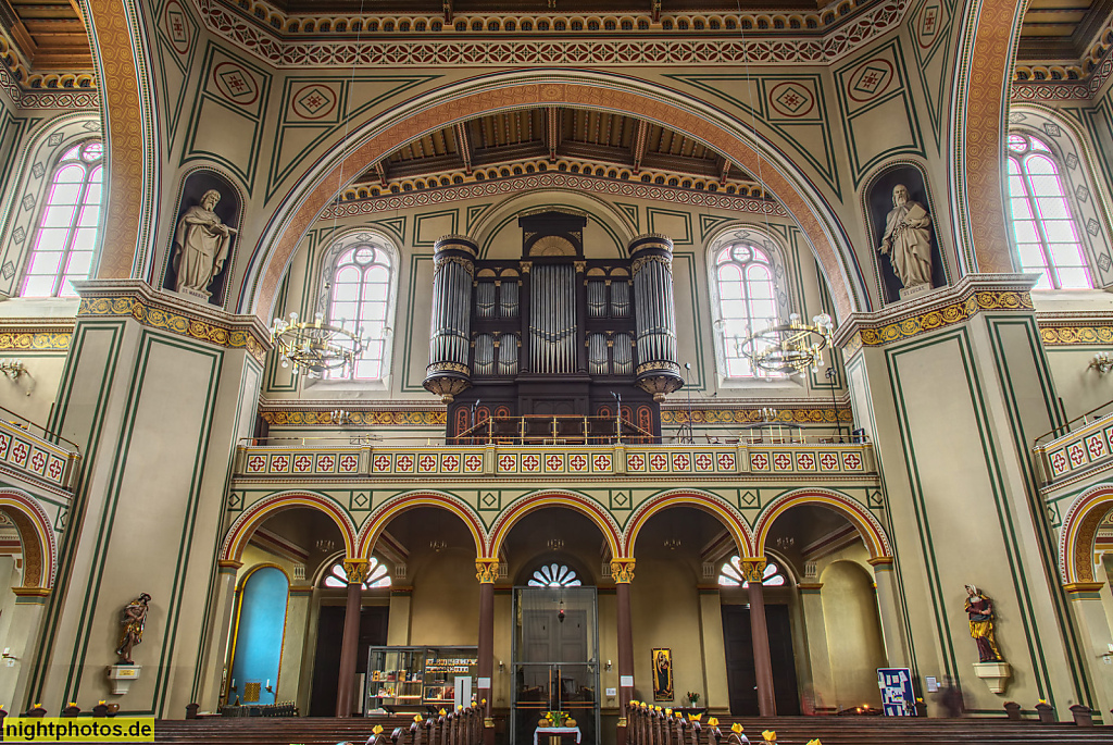 Potsdam Kirche St Peter und Paul erbaut 1867-1870 von August Stüler und Wilhelm Salzenberg. Bauleitung Albert Badstübner. Empore mit Orgel der Firma Alexander Schuke von 1936