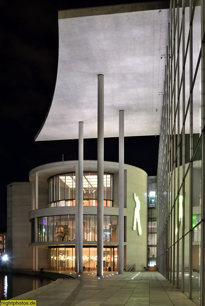 Berlin Regierungsviertel. Paul-Löbe-Haus mit Kantine. Erbaut 1997-2002 von Stephan Braunfels nach Konzept von Axel Schultes und Charlotte Frank