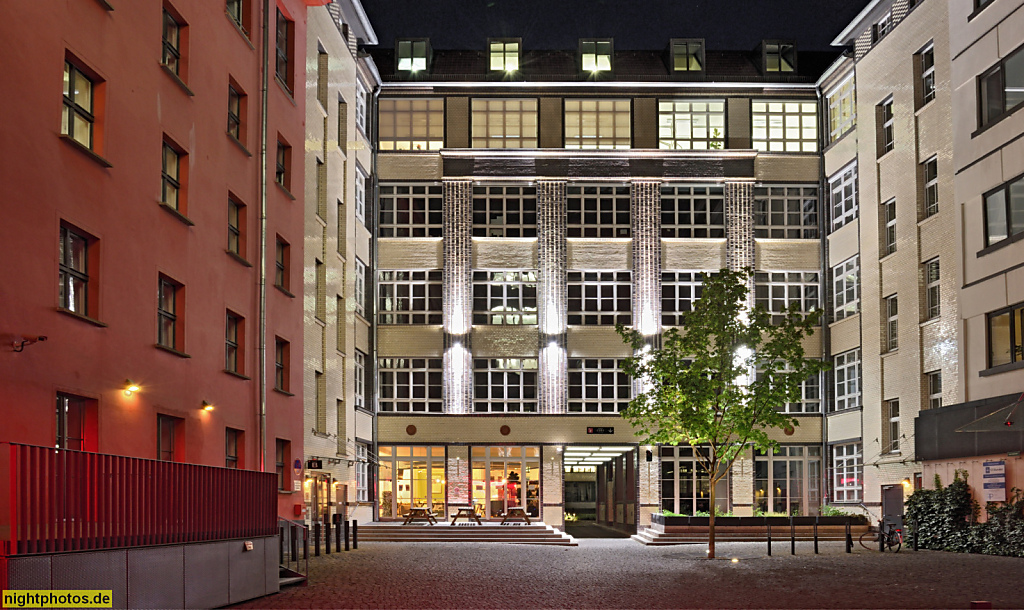 Berlin Prenzlauer Berg. Gewerbehof incl 'Die Fabrik' Bürolofts. Greifswalder Strasse 212