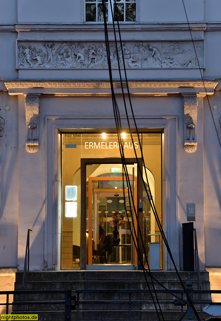 Berlin Mitte. Ermelerhaus. Patrizierhaus erbaut bis 1770 für Wilhelm und Peter Friedrich Damm. Seit 1804 klassizistische Fassade. Abbruch 1967 Wiederaufbau 1969. Märkisches Ufer 10 am Spreekanal