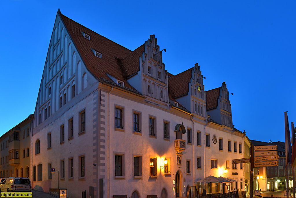 Meißen Rathaus. Spätgotisch erbaut 1472-1480 unter Mitwirkung von Arnold von Westfalen als kursächsischer Landesbaumeister. Drei Zwerchgiebel. Markt 1