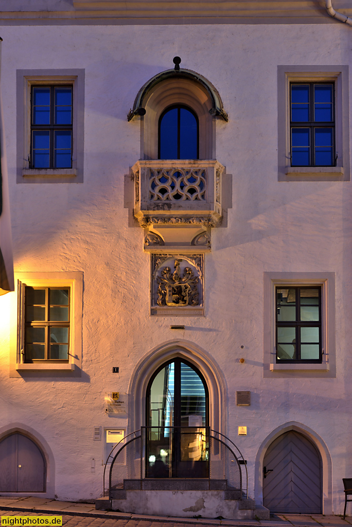Meißen Rathaus. Spätgotisch erbaut 1472-1480 unter Mitwirkung von Arnold von Westfalen als kursächsischer Landesbaumeister. Spitzbogenportal. Balkon mit Masswerk. Markt 1