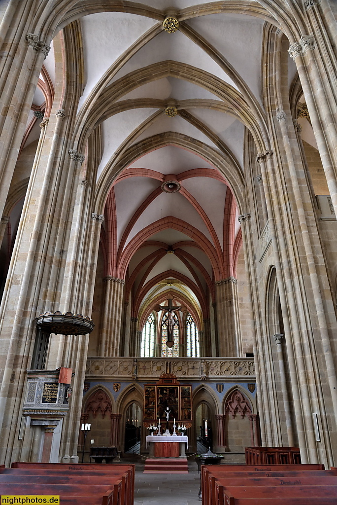 Meißner Dom. Dreischiffige gotische Hallenkirche. Erbaut 1266-1293. Retabel von 1490. 1526 Kreuzaltar vor Lettner. Hauptschiff mit Chorraum