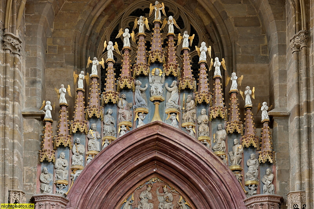 Meißner Dom. Anbau Fürstenkapelle als Begräbniskapelle der Wettiner erbaut 1425 für Friedrich der Streitbare. Tympanon und Portalgewände mit Figurenschmuck von 1370