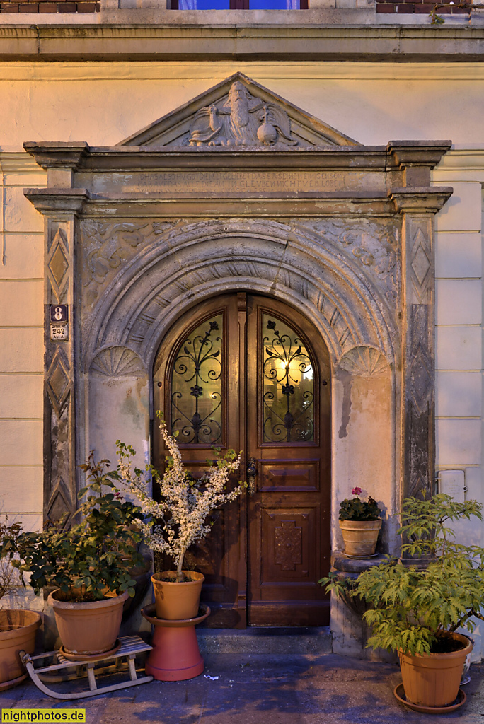 Meißen. Altstadt. Café Arnold am Kleinmarkt 8 erbaut 1894 mit Sitznischenportal in deutscher Neurenaissance von 1570